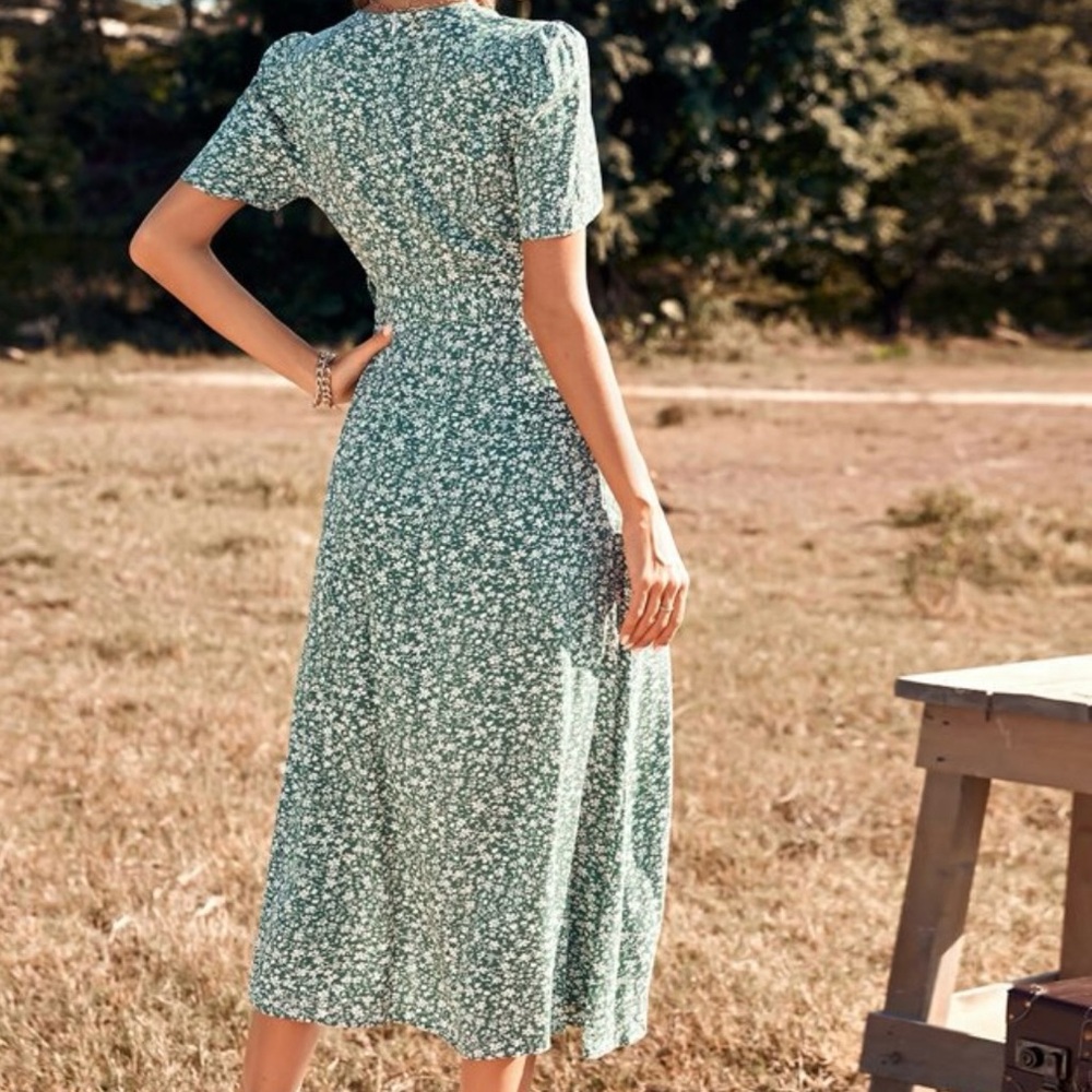 Vintage Green Buttoned size M  women Midi Sundress with Crew Neck